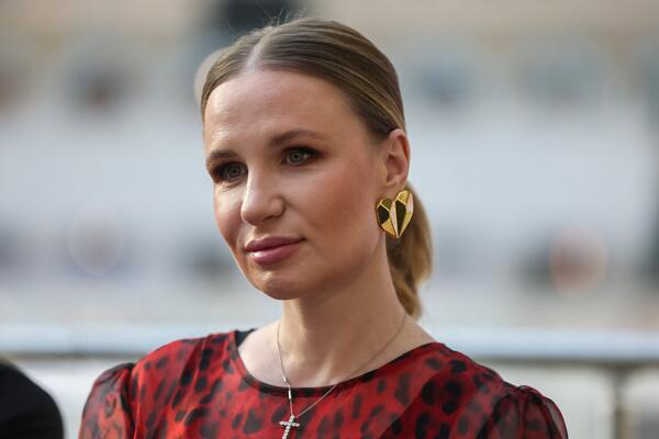 Родившая в 16 лет дочка Валерии Гай Германики вышла с мамой в свет