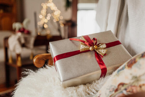 Что дарить на Новый год: 25+ подарков для родных, друзей и близких