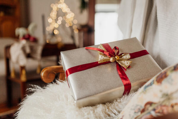 Что дарить на Новый год: 25+ подарков для родных, друзей и близких