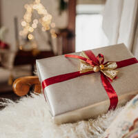 Что дарить на Новый год: 25+ подарков для родных, друзей и близких
