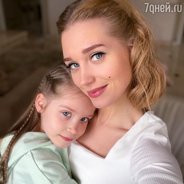 Кристина Асмус с дочерью 