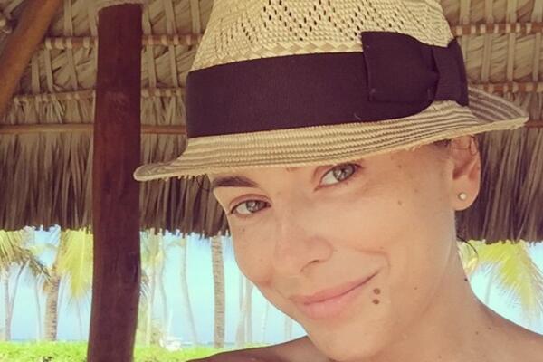 Ани Лорак обходится без макияжа на отдыхе