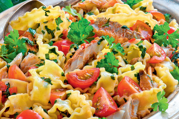 Рецепты от Юлии Высоцкой: макароны с рыбой, весенний салат с молодой свеклой и малиной и тарталетки с вишней