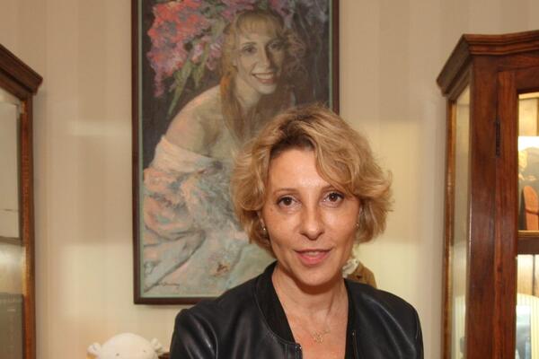 Юлия Рутберг открыла фотовыставку к юбилею отца