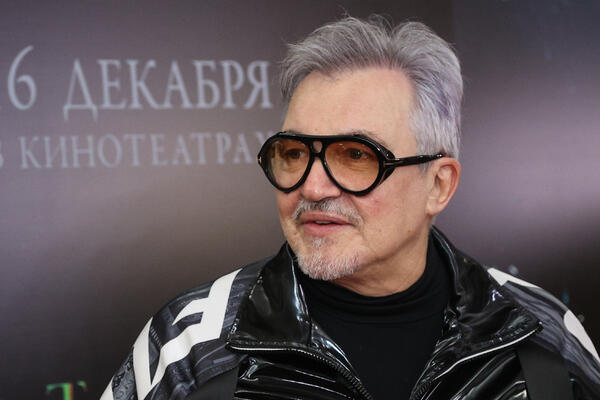 66-летний Дибров закрутил новый роман — вдова с деньгами и детьми 