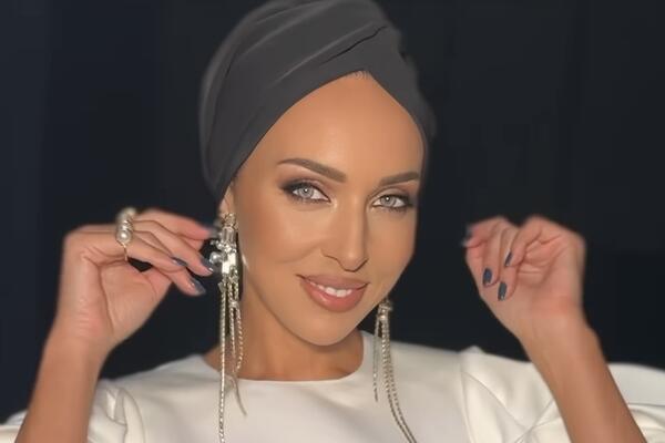 Необъятные габариты и накладные ягодицы: Алсу вышла на сцену в неожиданном наряде