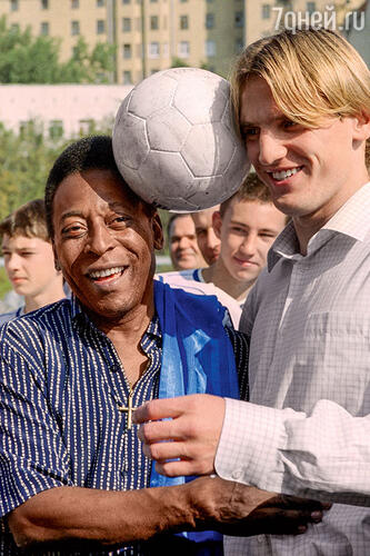 Пеле и Дмитрий Булыкин. Стадион «Динамо», 2003 год