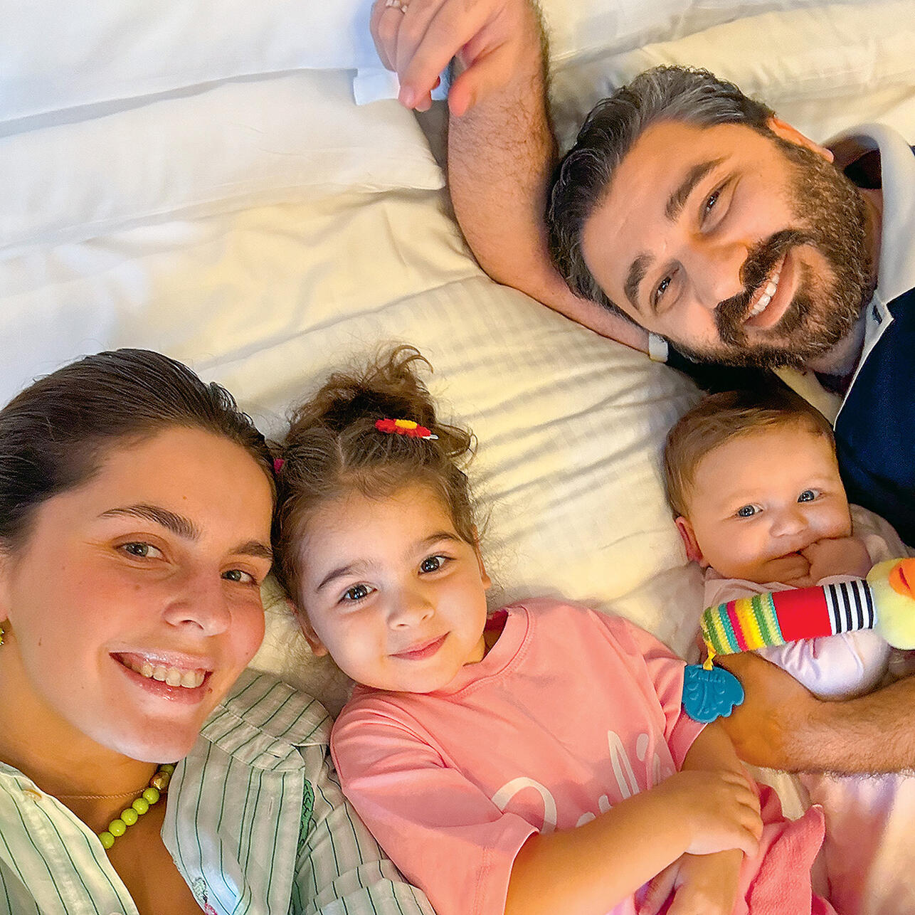 Лиза Моряк с мужем и дочерьми 