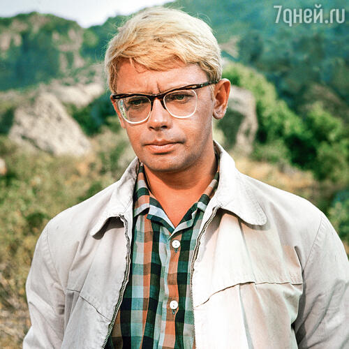 «Удивительно, но Саша и в жизни был похож на своего Шурика. Как-то он отрастил бороду и как ребенок радовался: «Теперь уж точно меня никто не узнает». Кадр из фильма «Кавказская пленница, или Новые приключения Шурика», 1966 год