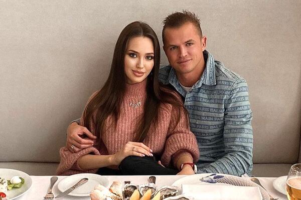 Мать Тарасова высказалась о скандале из-за фото ее сына с моделями в Сочи