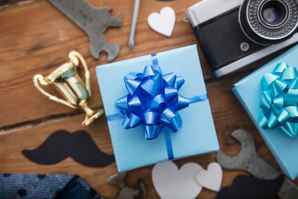 Мужчины в предвкушении: названы самые популярные подарки на 23 февраля — ожидание и реальность могут не совпасть