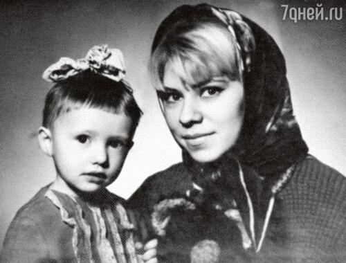 С мамой Ниной Львовной (1972 г.)...