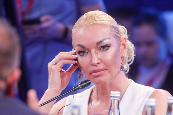 Синяк на все бедро: Волочкова показала последствия своего упорства — не слушала врачей