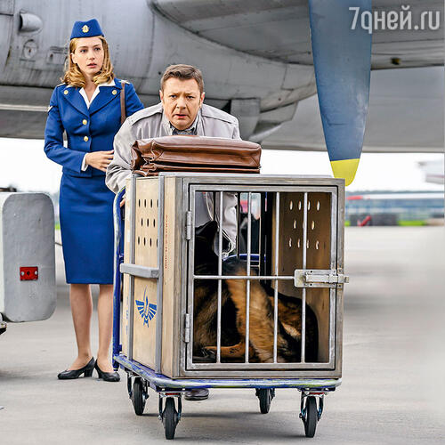 История начинается с того, что из-за бюрократических формальностей хозяин Пальмы (Ян Цапник) не смог взять ее с собой за границу