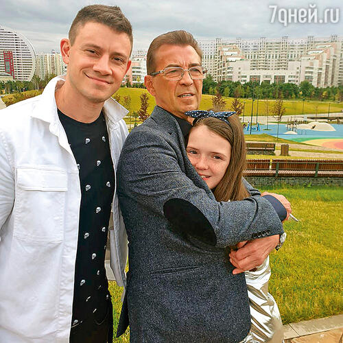 С дочерью Ниной и сыном Михаилом. 2019 г.