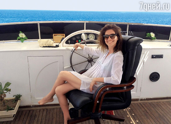 Елена Подкаминская на яхте в Красном море