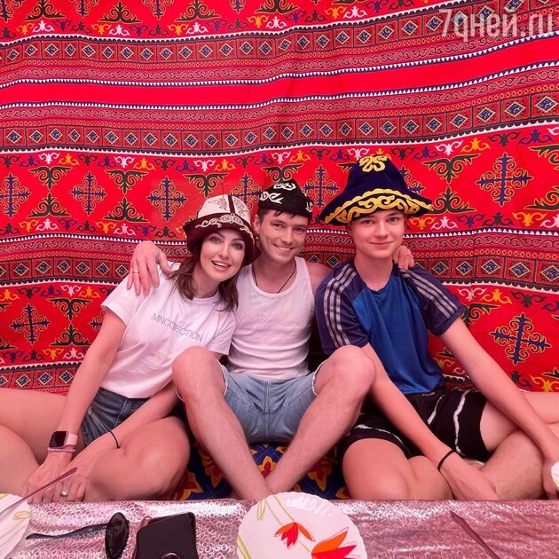 Анастасия Макеева с женихом и его сыном Анастасия Макеева с женихом и его сыном