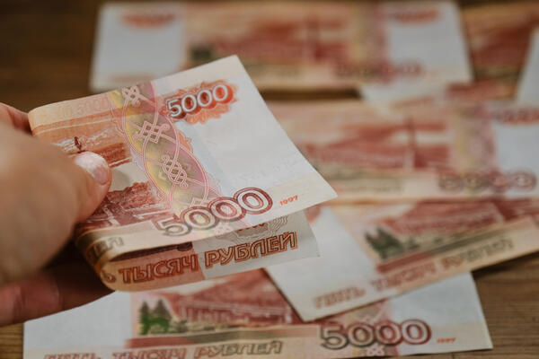 Как мошенники обманывают с новыми пятитысячными купюрами — две схемы, о которых нужно знать