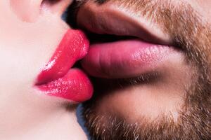 Эндокринолог: поцелуи полезны для сердца, нервов и зубов