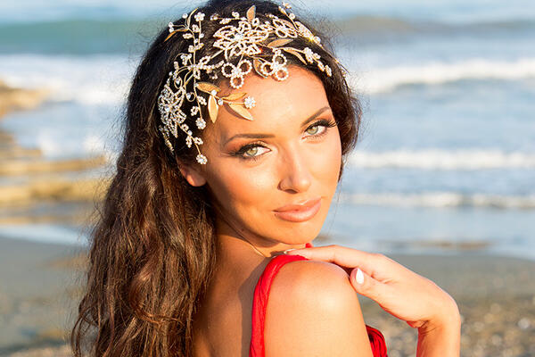 Алсу ответила поклонникам, кто «сделал» ей красивый нос