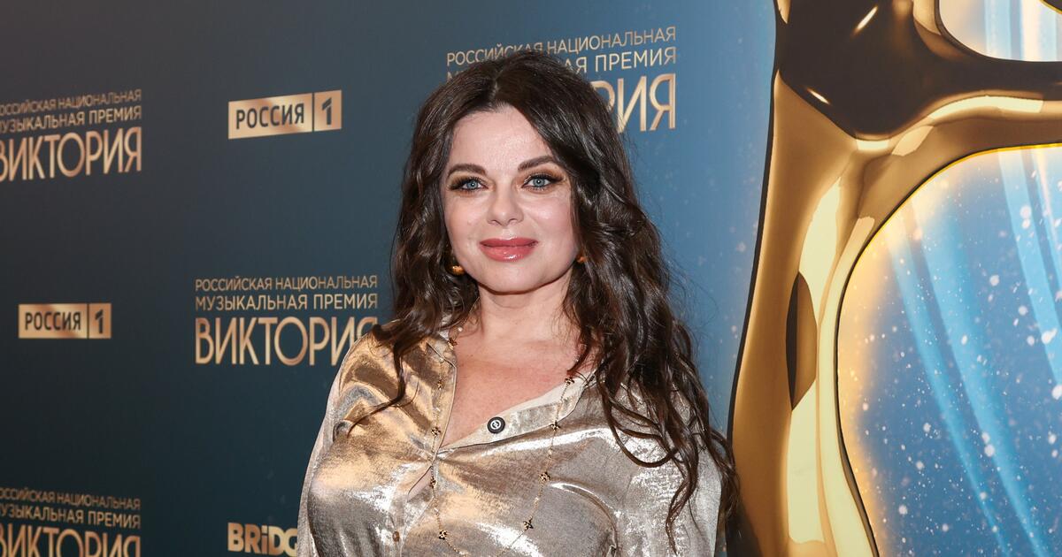 Крупным планом: Наташа Королева в «волосатом» платье сверкнула пышным декольте