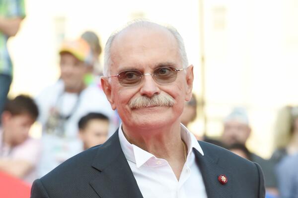 Никиту Михалкова наградили за вклад в музыку