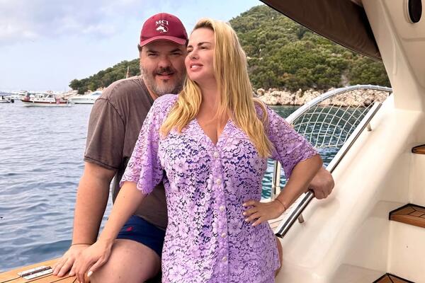 Живот уже не скрыть: Семенович заподозрили в беременности от женатого бойфренда