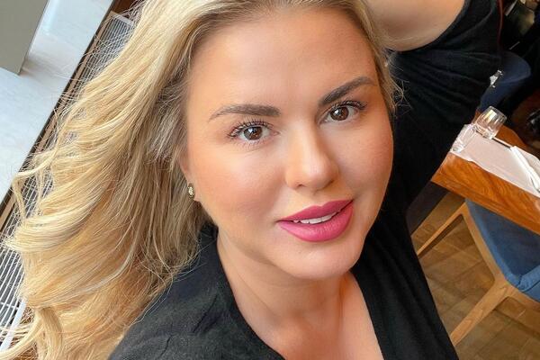 Анна Семенович осталась без квартиры из-за закрытых границ