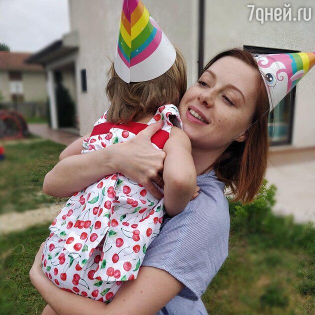 Юлия Савичева с дочкой Аней Юлия Савичева с дочкой Аней