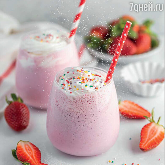 Клубничный молочный коктейль: рецепт новогоднего десерта от фудблогера Елены Фенцик. фото
