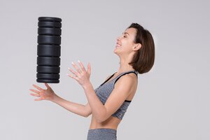 Упражнения с валиком: для расслабления мышц и против целлюлита