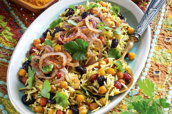 Рецепты от Юлии Высоцкой: Пряный рис с изюмом и травами, Куриные грудки в гранатовом соусе и Печенье с отрубями