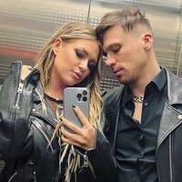 «Плохая примета»: возлюбленный Риты Дакоты довел ее до слез дорогим подарком «Плохая примета»: возлюбленный Риты Дакоты довел ее до слез дорогим подарком