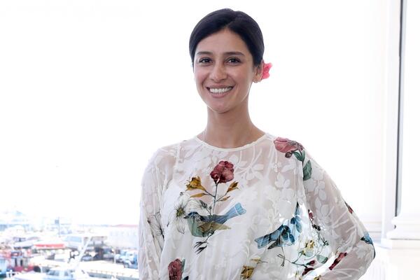  :    Alena Akhmadullina