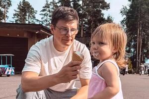 Образцовый отец: возлюбленная Аршавина показала, как он нянчится с их подросшей дочкой Евой