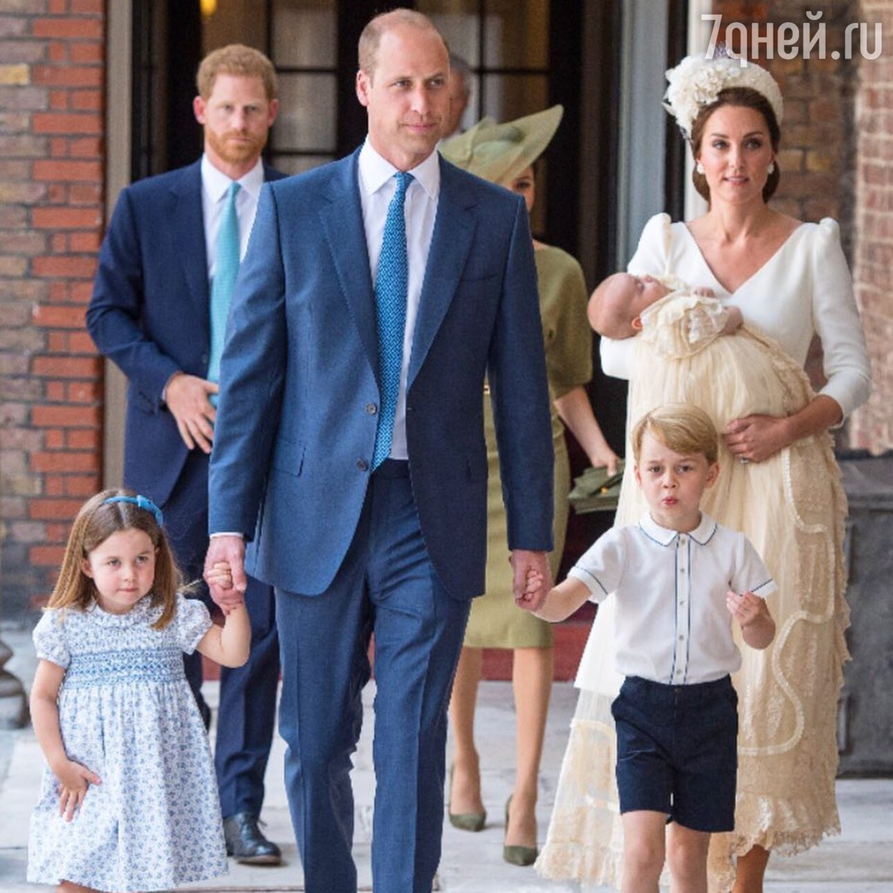 Принц Уильям с супругой Кэтрин и детьми: Шарлоттой, Джорджем и Луи