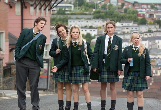 «Девчонки из Дерри»: как ситком о жизни школьниц на фоне беспорядков стал одним из лучших шоу о подростках