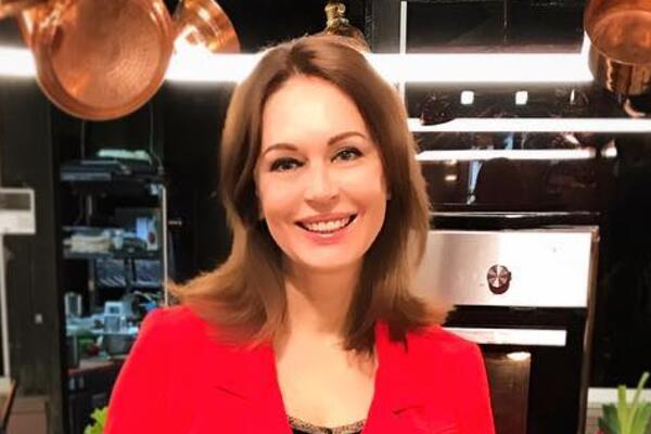 54-летняя Ирина Безрукова помолодела на двадцать лет