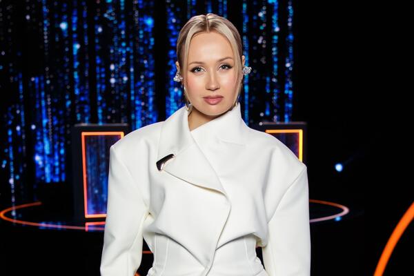 «Мужики — во!»: Клава Кока поддалась эмоциям на шоу «Ну-ка, все вместе! Хором!»