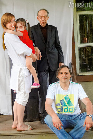 Алексей Баталов с женой, дочерью и Зурабом Джапаридзе