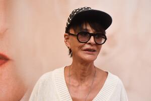 70-Р»РµС‚РЅСЏСЏ РҐР°РєР°РјР°РґР° РїРѕС…РІР°СЃС‚Р°Р»Р°СЃСЊ С„РёРіСѓСЂРѕР№ РІ РєСѓРїР°Р»СЊРЅРёРєРµ вЂ” СѓС‚РµСЂР»Р° РІСЃРµРј РЅРѕСЃ