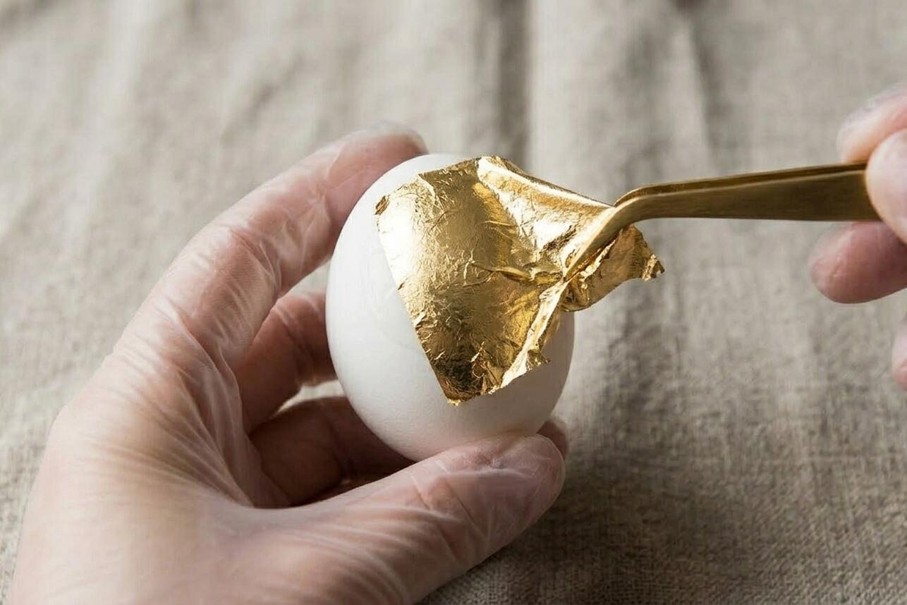 Пасхальное яйцо в технике золочения поталью