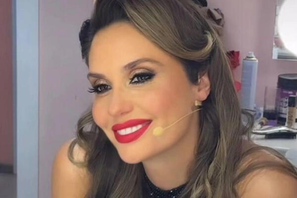 Агата Муцениеце показала очевидные плюсы материнства третьего размера