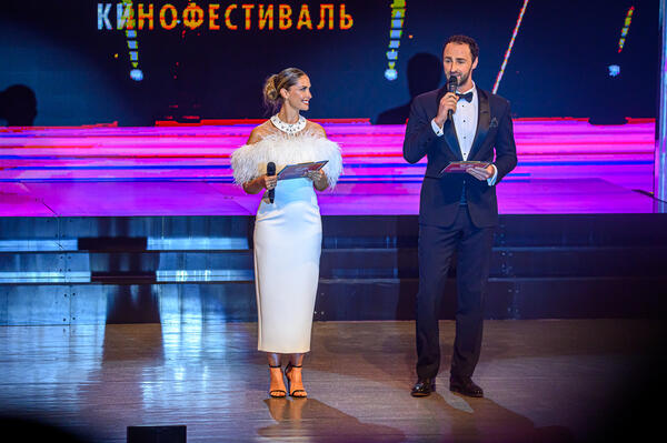 Муцениеце с животом, Куценко с неожиданной спутницей и похудевшая Пермякова на открытии ЗМКФ