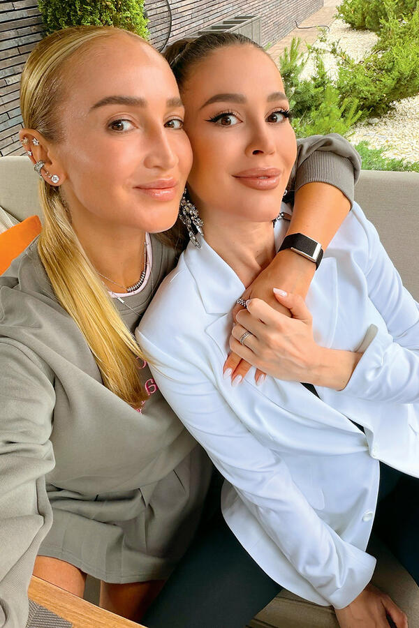 Ольга Бузова с сестрой