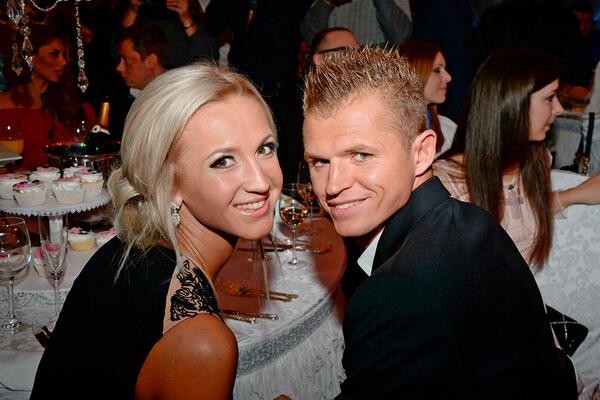 Тарасов отреагировал на беременность Бузовой — надавил на больное и приплел Костенко