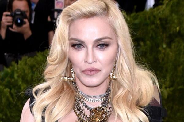 Мадонна экономит деньги на авиабилетах