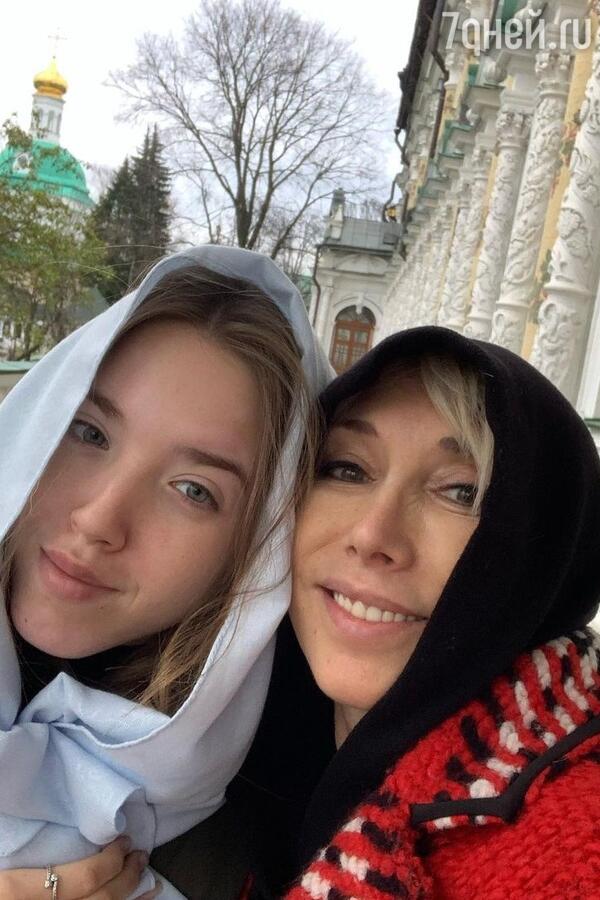 Елена Воробей с дочкой - фото