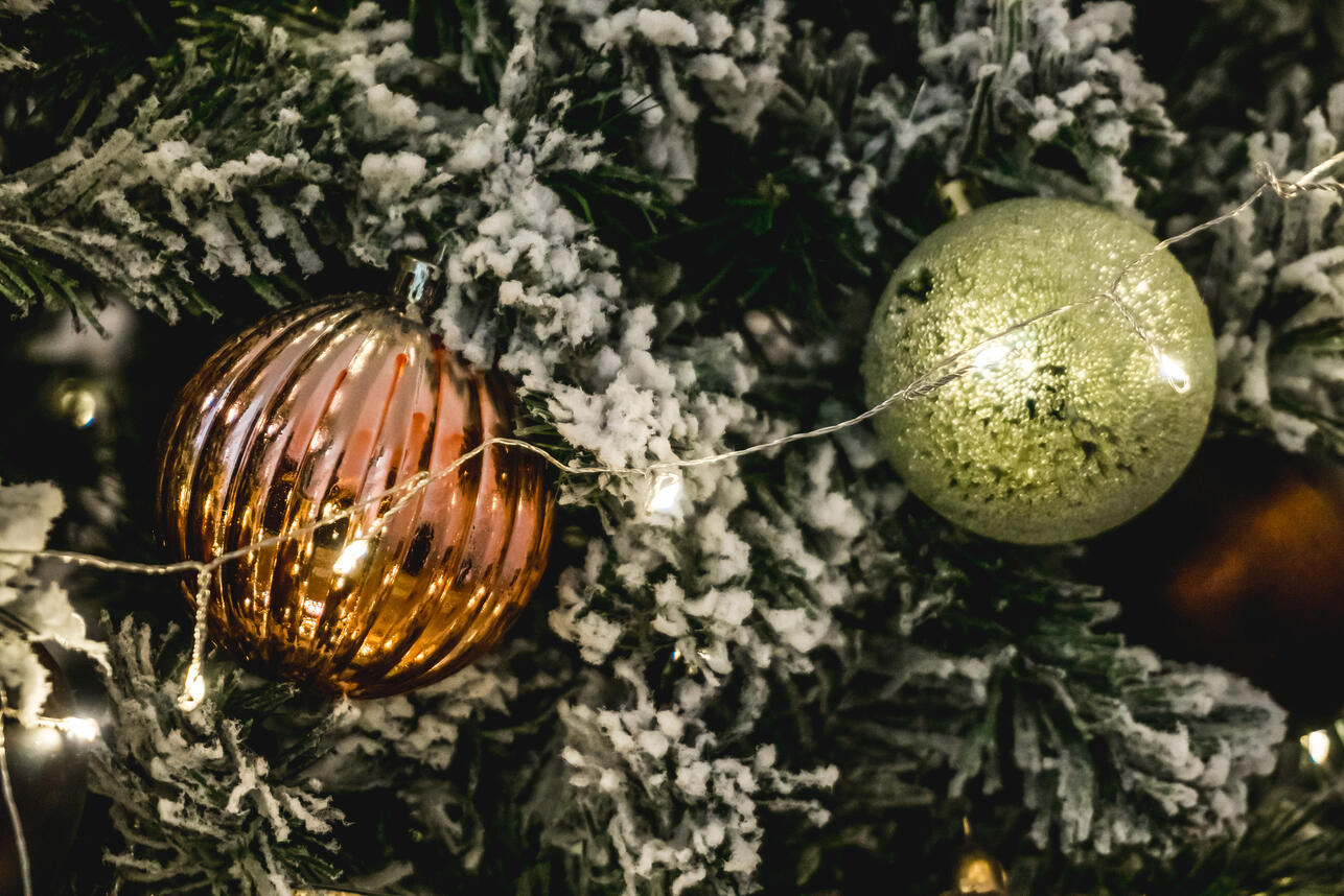 украшение елки 2026, год Лошади 2026, как украсить елку, новогодний декор, тренды Нового года 2026, елка экостиль, елочные игрушки 2026, декор елки идеи, модный Новый год, символ года Лошадь