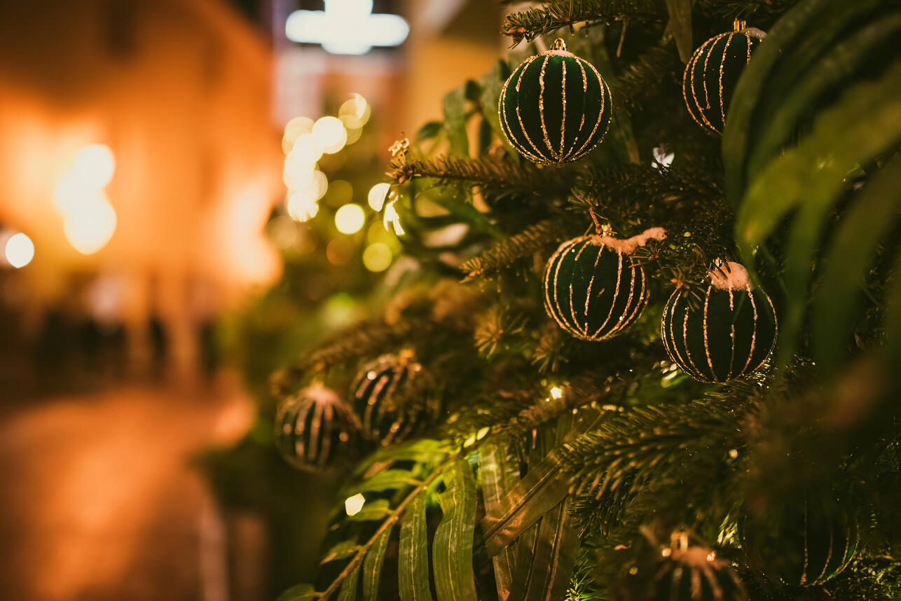 украшение елки 2026, год Лошади 2026, как украсить елку, новогодний декор, тренды Нового года 2026, елка экостиль, елочные игрушки 2026, декор елки идеи, модный Новый год, символ года Лошадь